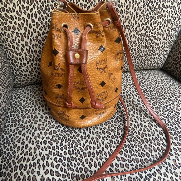 AUTHENTIC MCM VISETOS SMALL BUCKET BAG- Good used condition-versatile/adorable - Picture 14 of 14